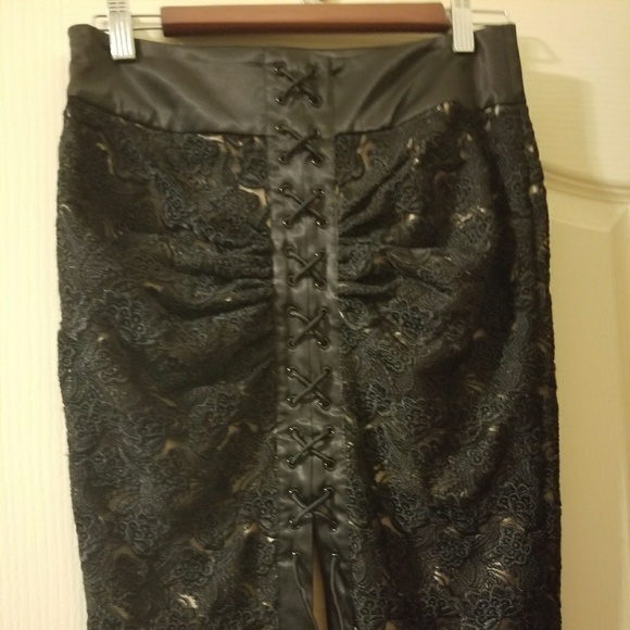 Top and bottom deep black lace dress - Picture 4 of 7